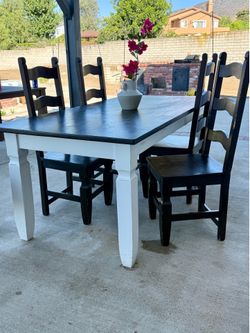 Free Dining room table