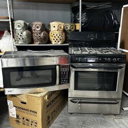 Kenmore Stove And Samsung Microwave 