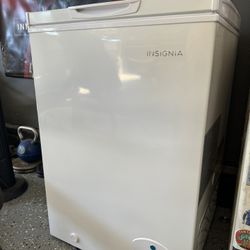 Insignia freezer 