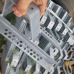 Metal Bracket 3$