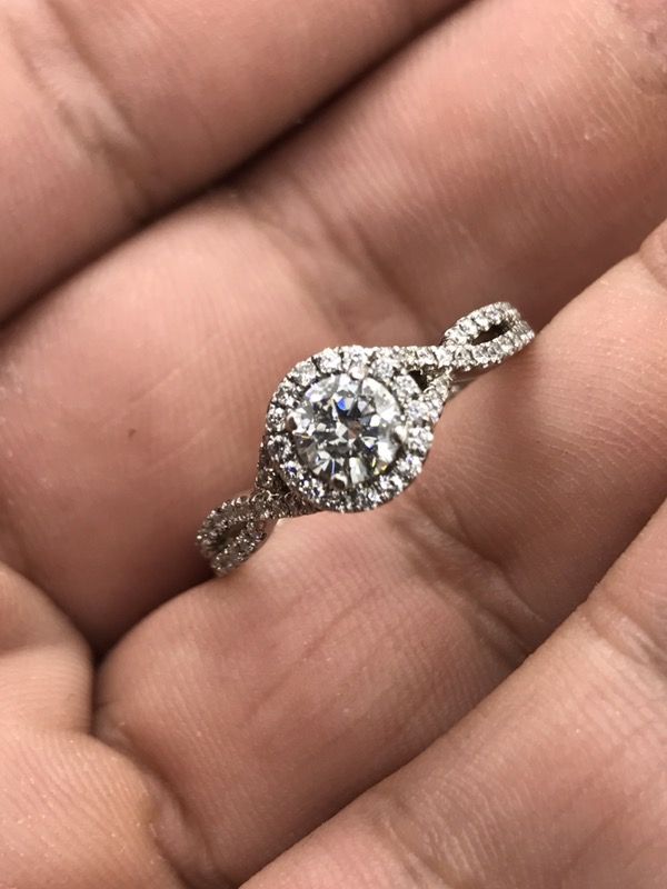 Michael hill designer diamond engagement ring with $3070 appraisal!