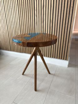 Table / Nightstand