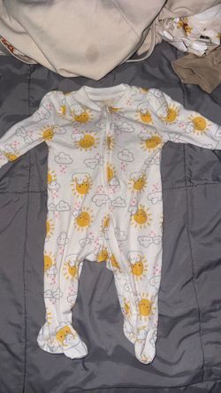 2 Long sleeve zip up onesies & two short/long sleeve onesie