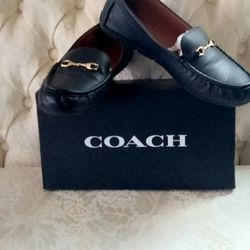 Beautiful And Comfortable Shoes Size 9.5 Only 40.00 DLLs