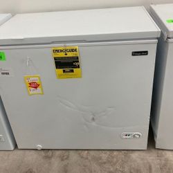 Magic Chef Chest 7.0 Cu. DeepFreezer HMCFW4 7.0   B