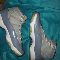 JORDAN RETRO GREY'S 11S SIZE 10 