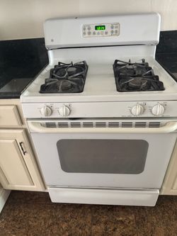 GE stove with digital clock