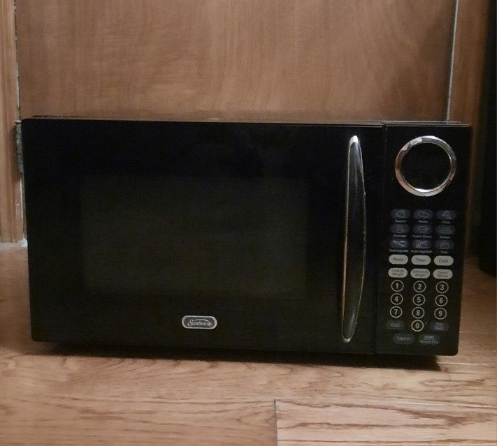 Sunbeam 900 watt Microwave
