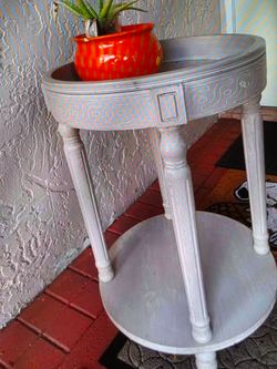 Table round w storage firm $29