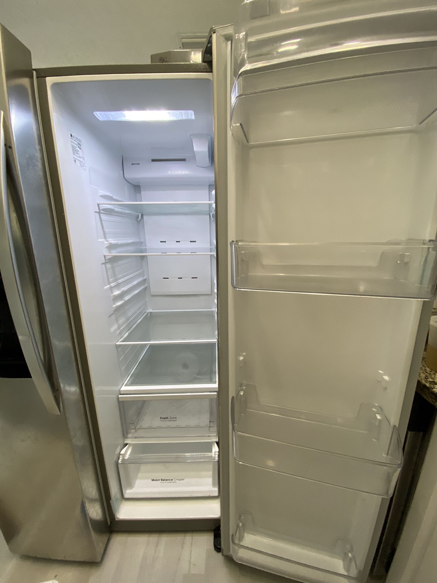 LG SIDE BY SIDE FRENCH DOOR FRIDGE 36” for Sale in Pembroke Pines, FL