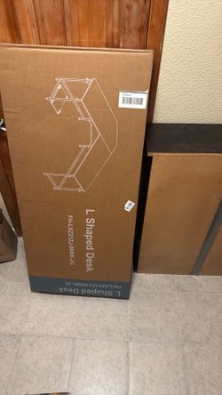 L shaped Desk brand new