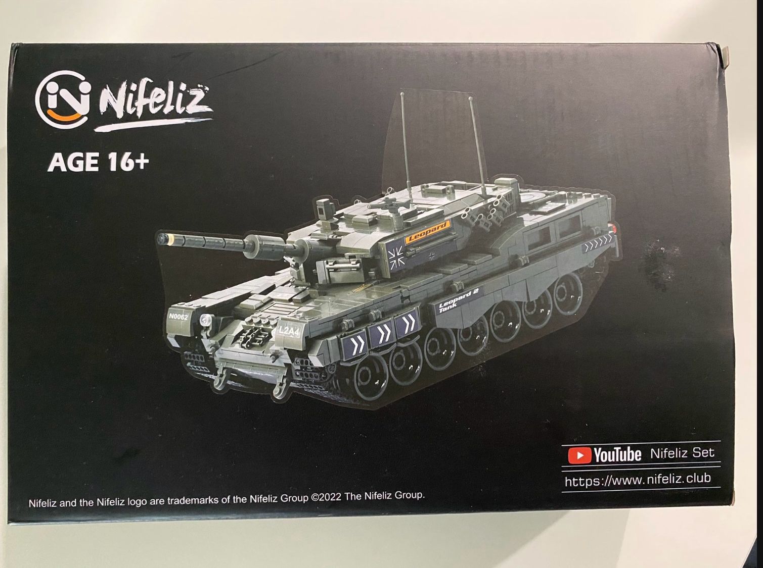Nifeliz. Tank leopard 2. plastic construction toy.  New, never opened. 