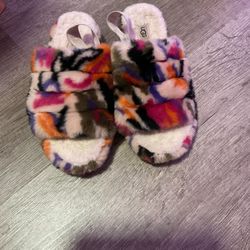 women’s UGG yeah fluff slides multicolored size 8