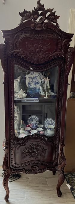 Antique curio cabinet/Shabby chic/Great grandma’s