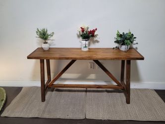 Entry way Table in great condition