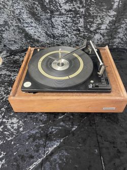 Vintage Turn Table DJ