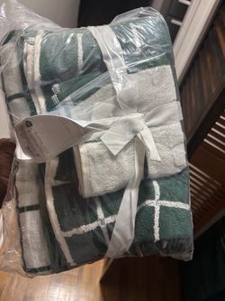 Green and White Plaid Bath Towel Set