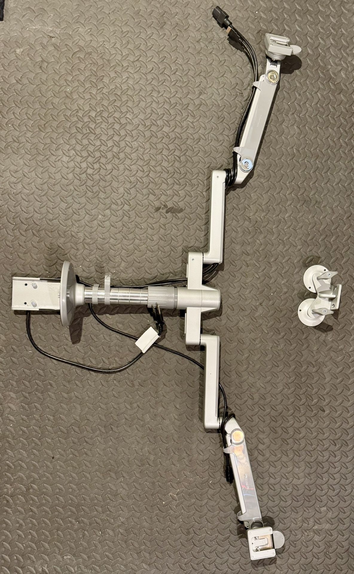 Humanscale M/flex Dual Monitoring Mounting Arm