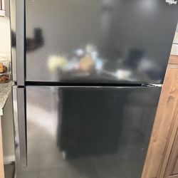Whirlpool 21Cu ft Refrigerator - Like New