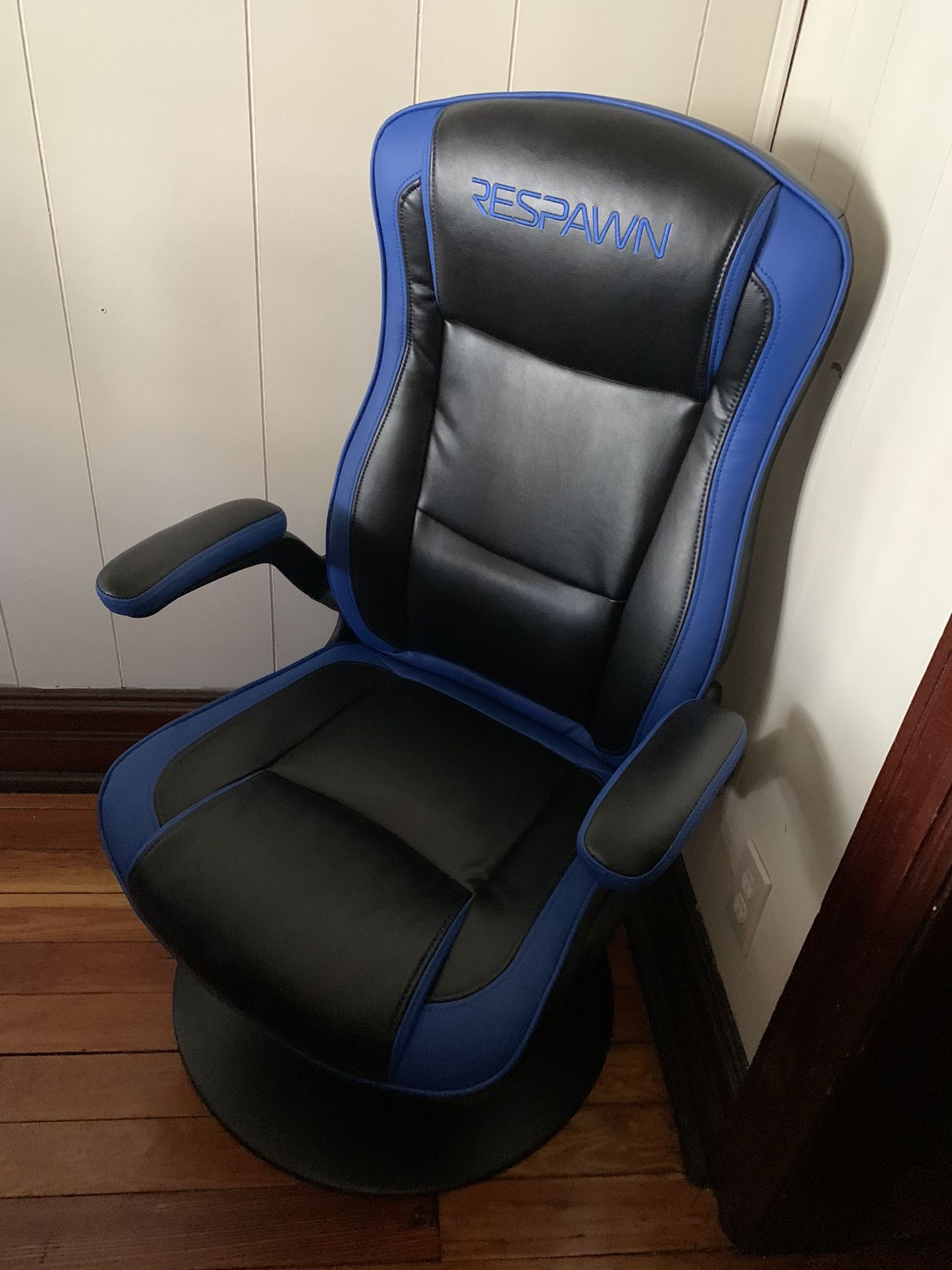 Respawn 800 Gaming Chair Floor