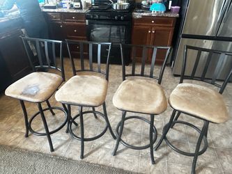 Set of 4 Metal Bar Stools with Cushioned Seats