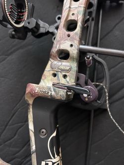 Bear attack compound hunting bow