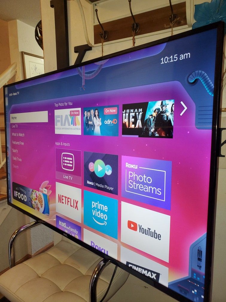 55" Roku Smart Tv 4k Great Condition Comes With Mount Set. Great Quality Pic No Scratch Delivery Available For Some Reasonable Fee