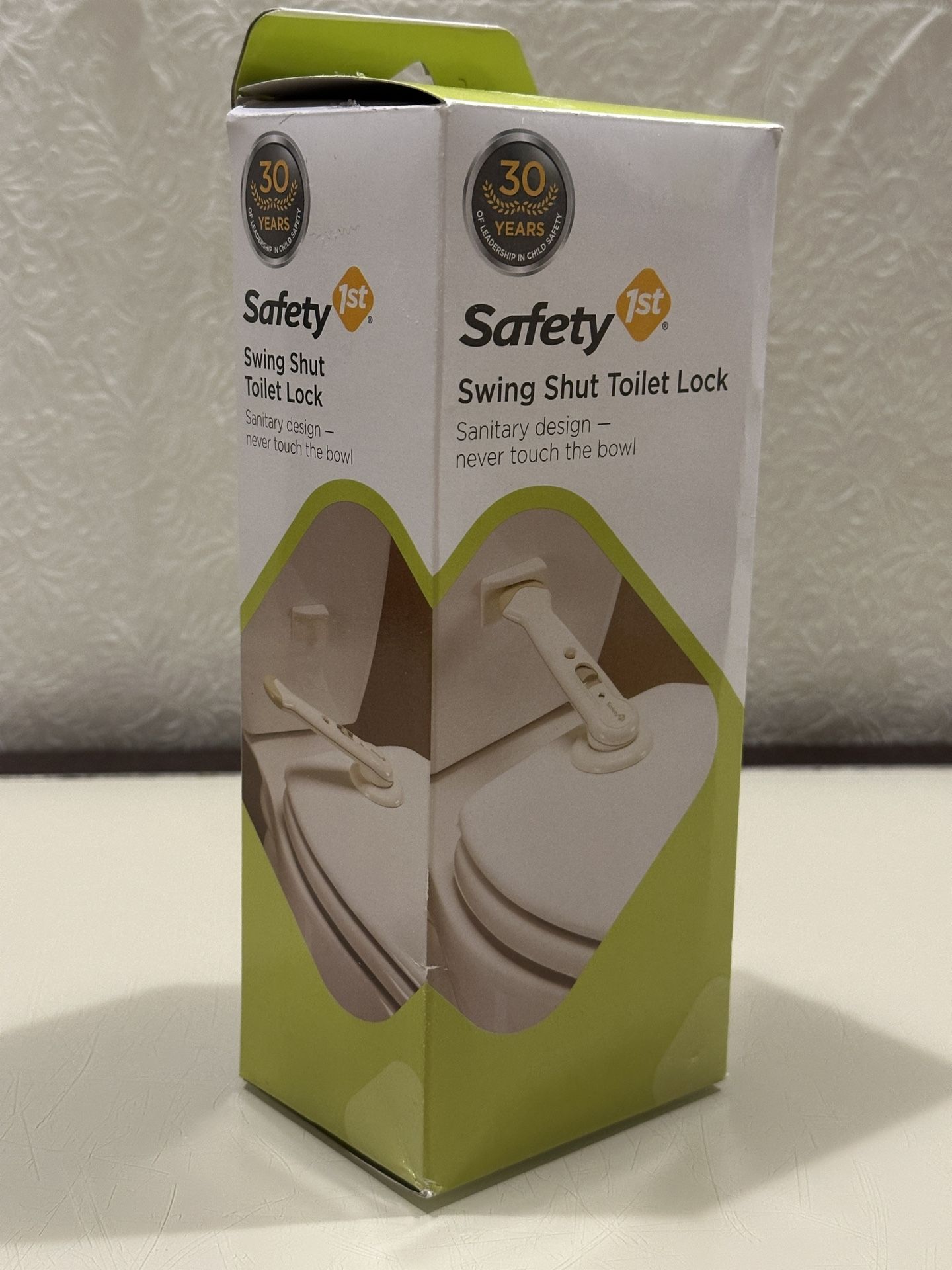Safety 1st Swing Shut Toilet Lock (Child/Pet Proof) - NEW