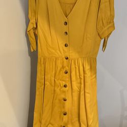 Beautiful Women’s Yellow Dress (size small)