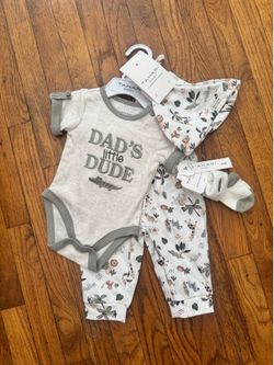 NWT Tahari Baby 0/3M 4 piece baby set