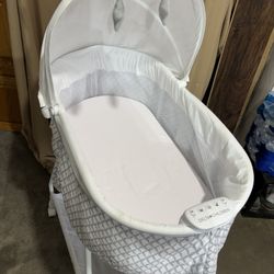 Delta Children Bassinet 