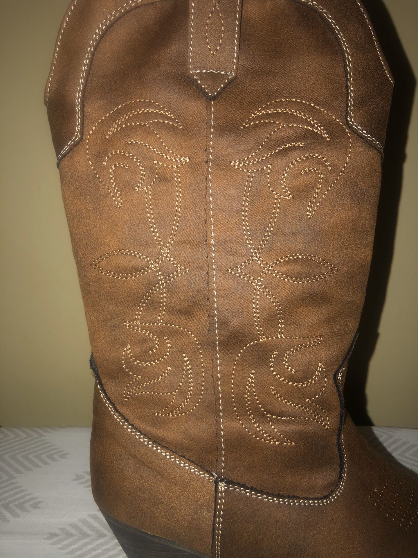 Women’s Cowboy Boots Size 8 For Sale $50
