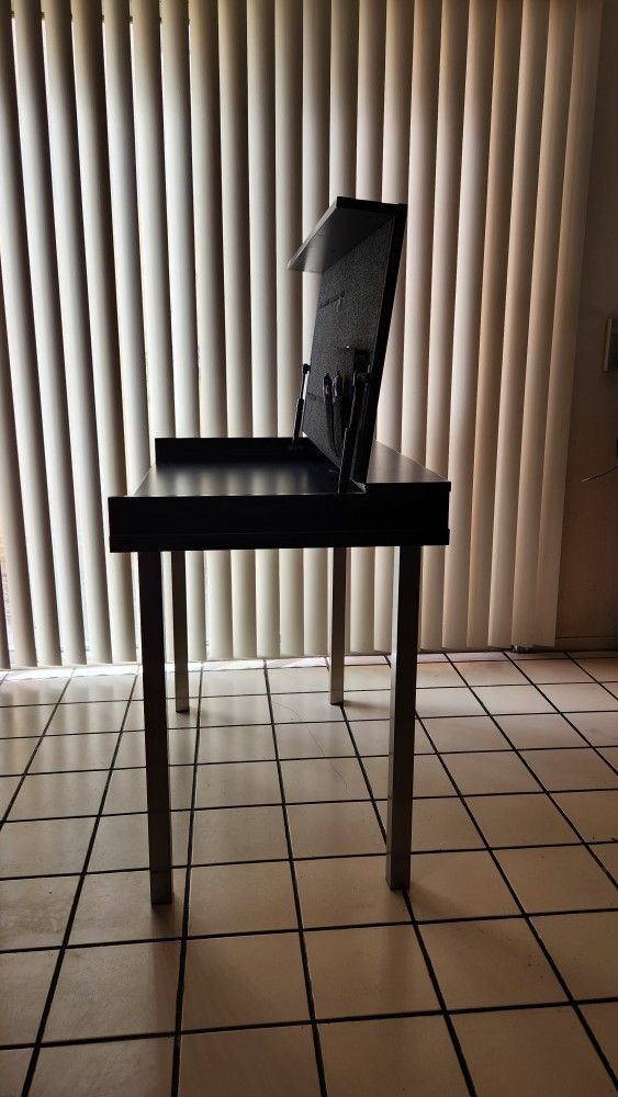  Modern Lift-Top Desk with Hidden Storage