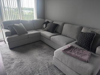 Broyhill Abbeyline 3-Piece Sectional