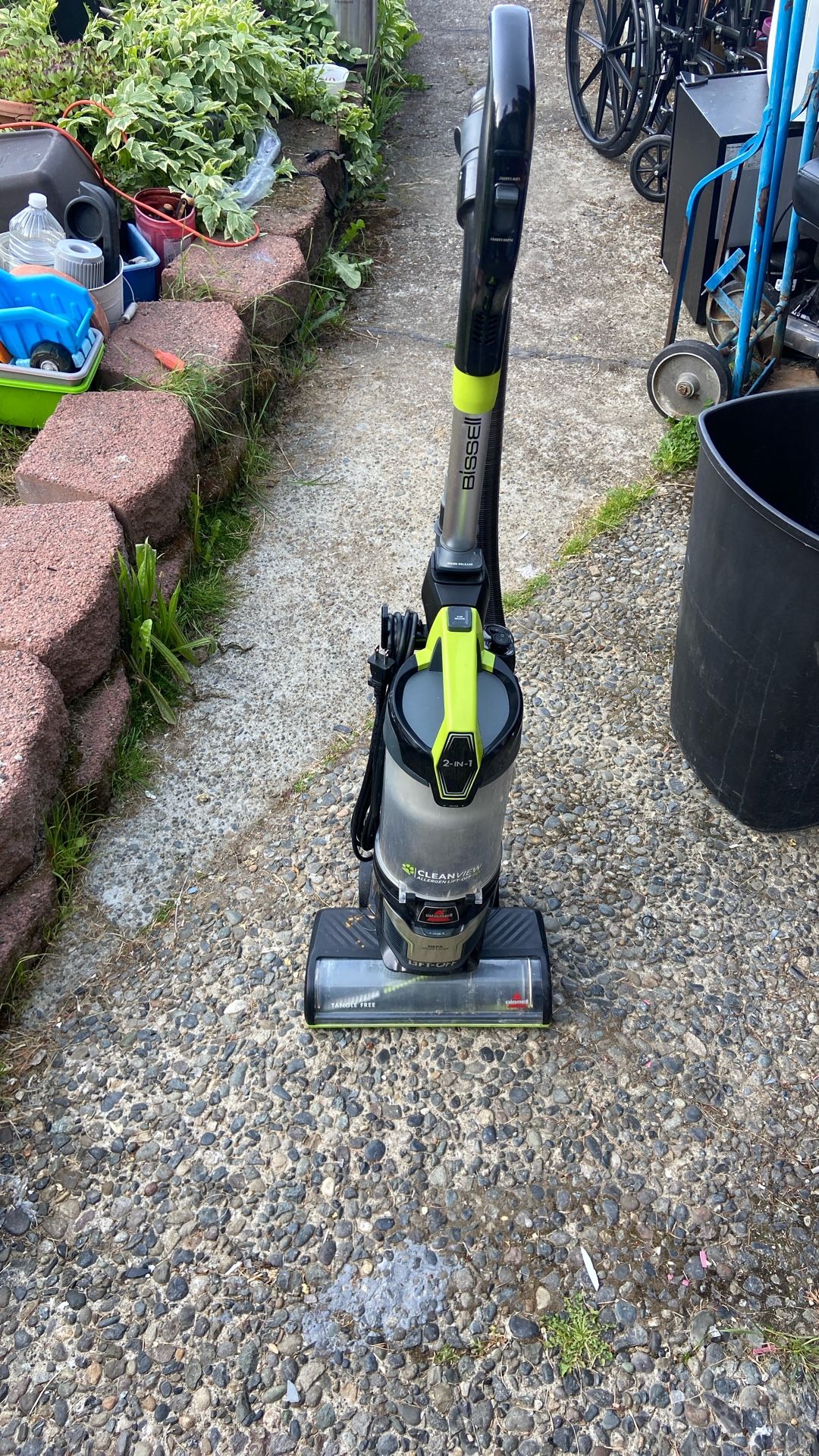 Bissel Vacuum Just did Maintenance Work Very Ready To Work Price 25$. Pick Up. E. 72nd. and. Grandview. E. Tacoma