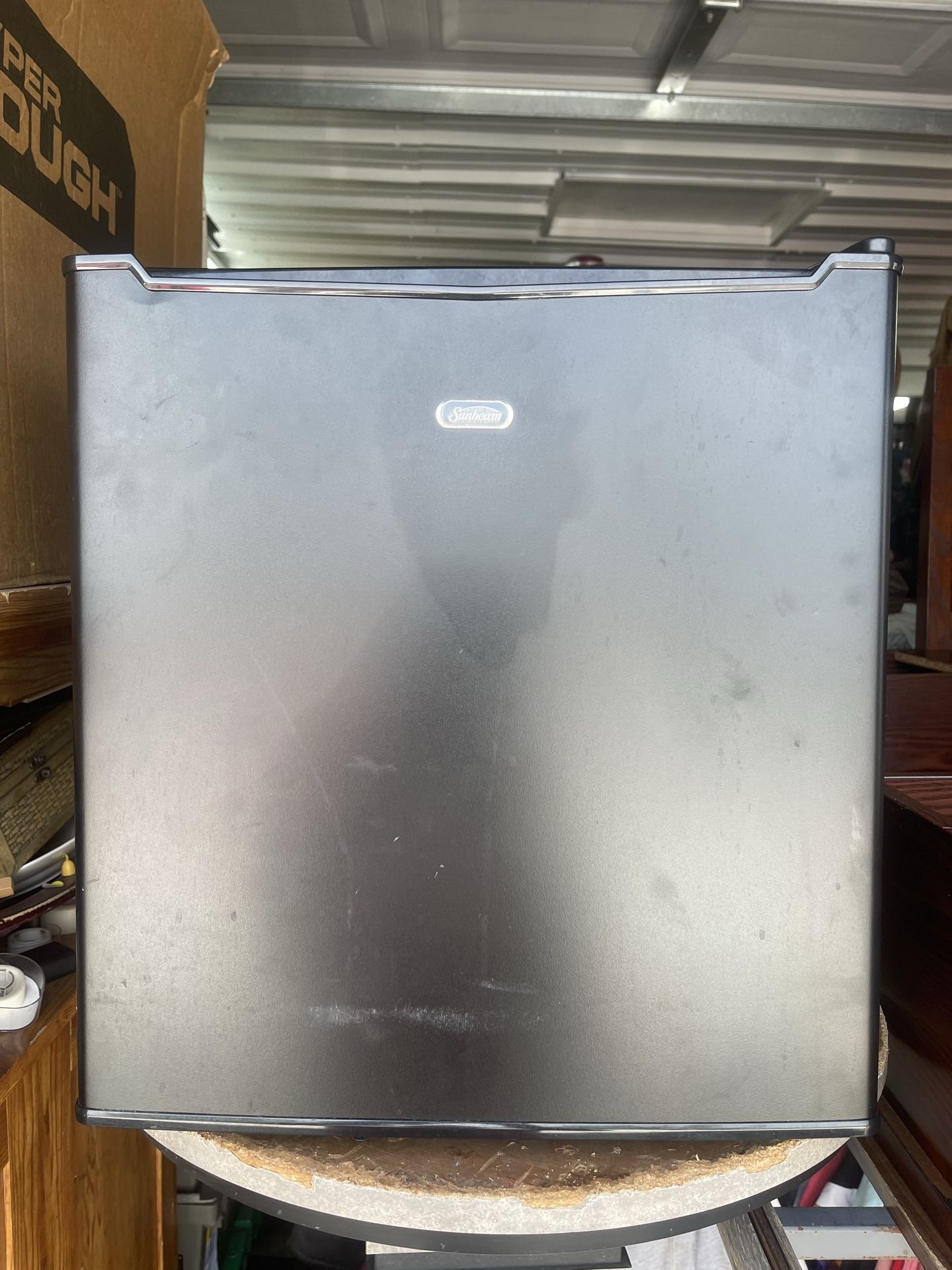 Mini fridge with mini freezer