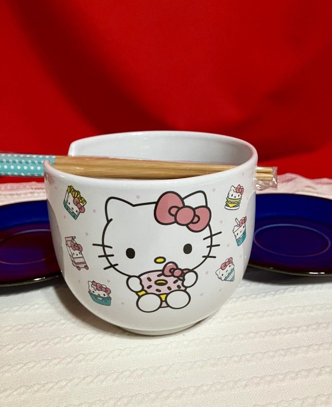 Hello Kitty Noodle Bowl With Chopsticks & Plates