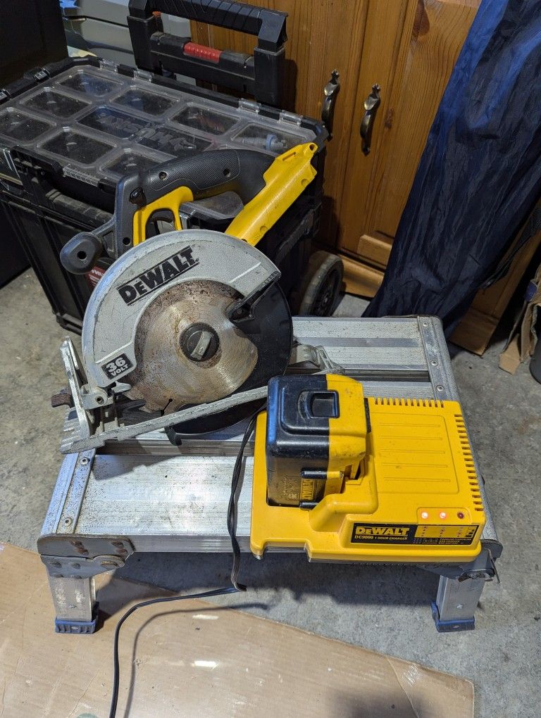 36v DC300 DeWalt 7¼" Circular Saw