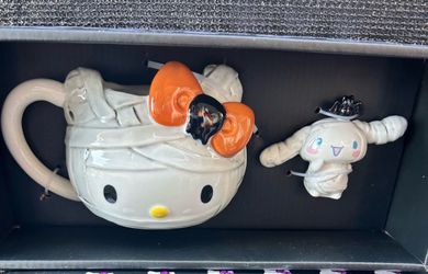 Hello Kitty Mummy Mug & Figurine Set
