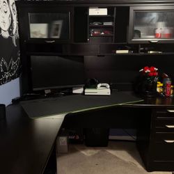 office setup/desk/table