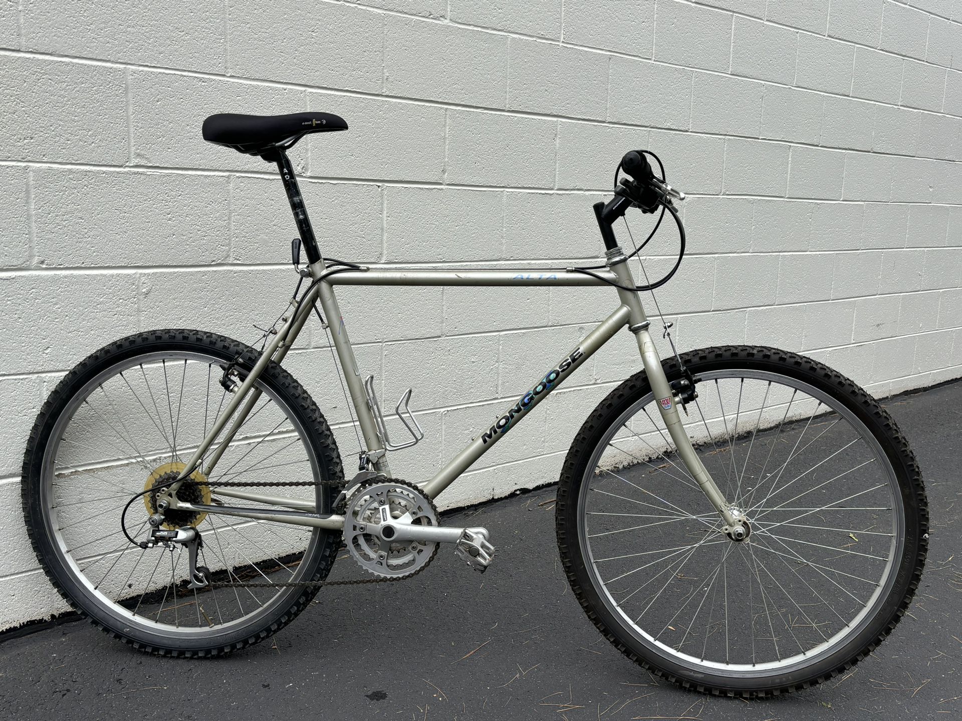 Vintage Mongoose MTB Hybrid Road Bike