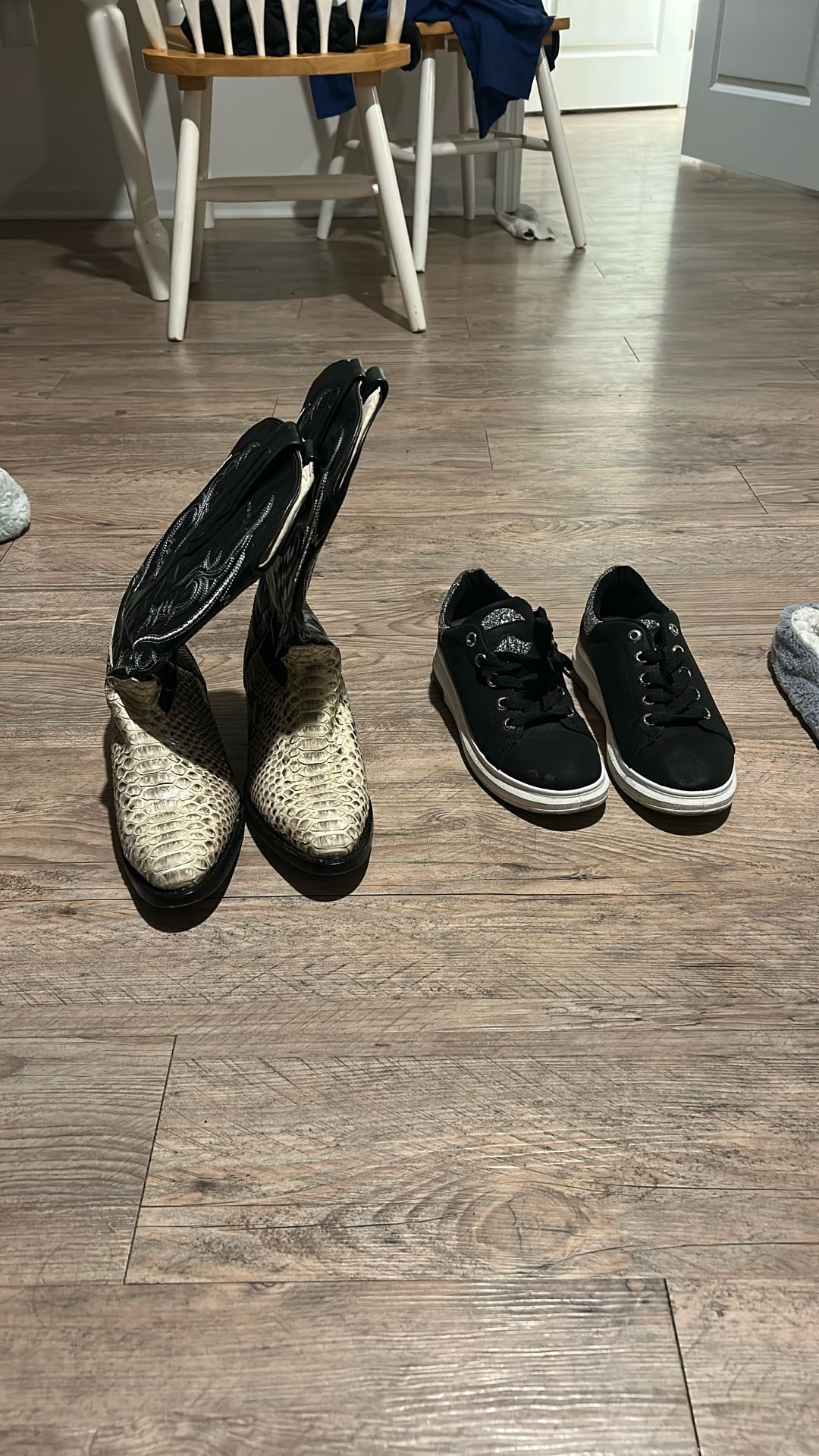 Shoes/ House Shoes