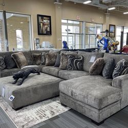 Matching ottomans / sectionals / no credit needed / same day delivery 🚚