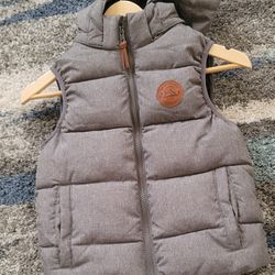 Size 6/7 Puffer Vest With Hood 