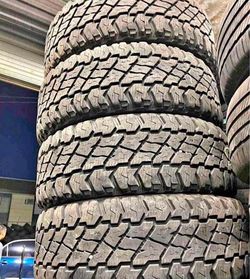 275/65/20 Black Country Tires con 70% de vida las 4