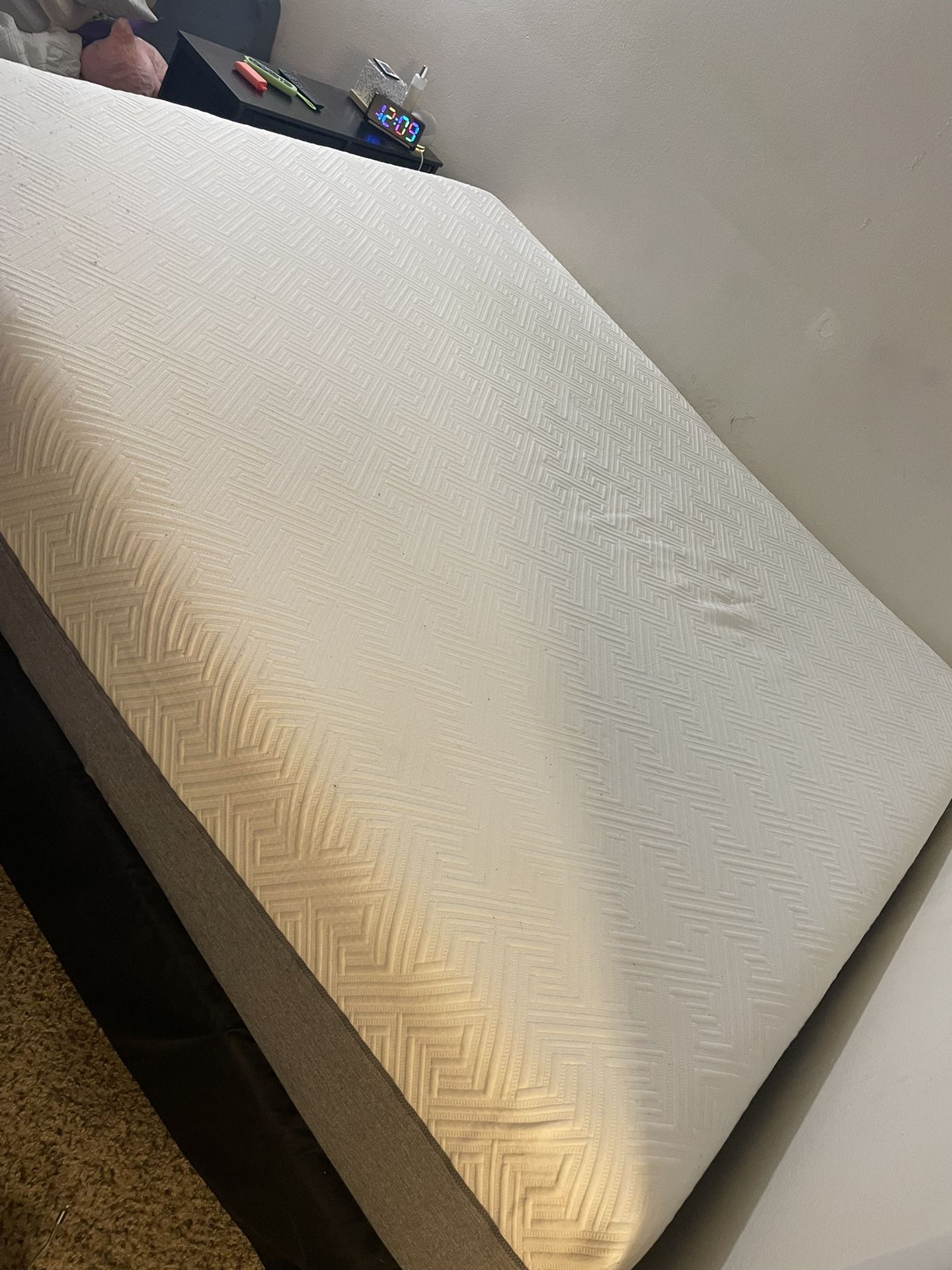 Novilla King Size Mattress With Bed frame