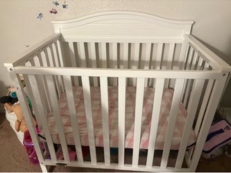 Graco Half Crib W/ Mattress