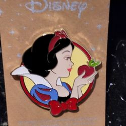 Disney Princess Snow White With A Red Apple In Hand Enamel Metal Pin 