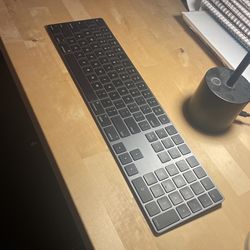 APPLE KEYBOARD