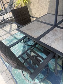 Outdoor Table with 4 Swivel Chairs